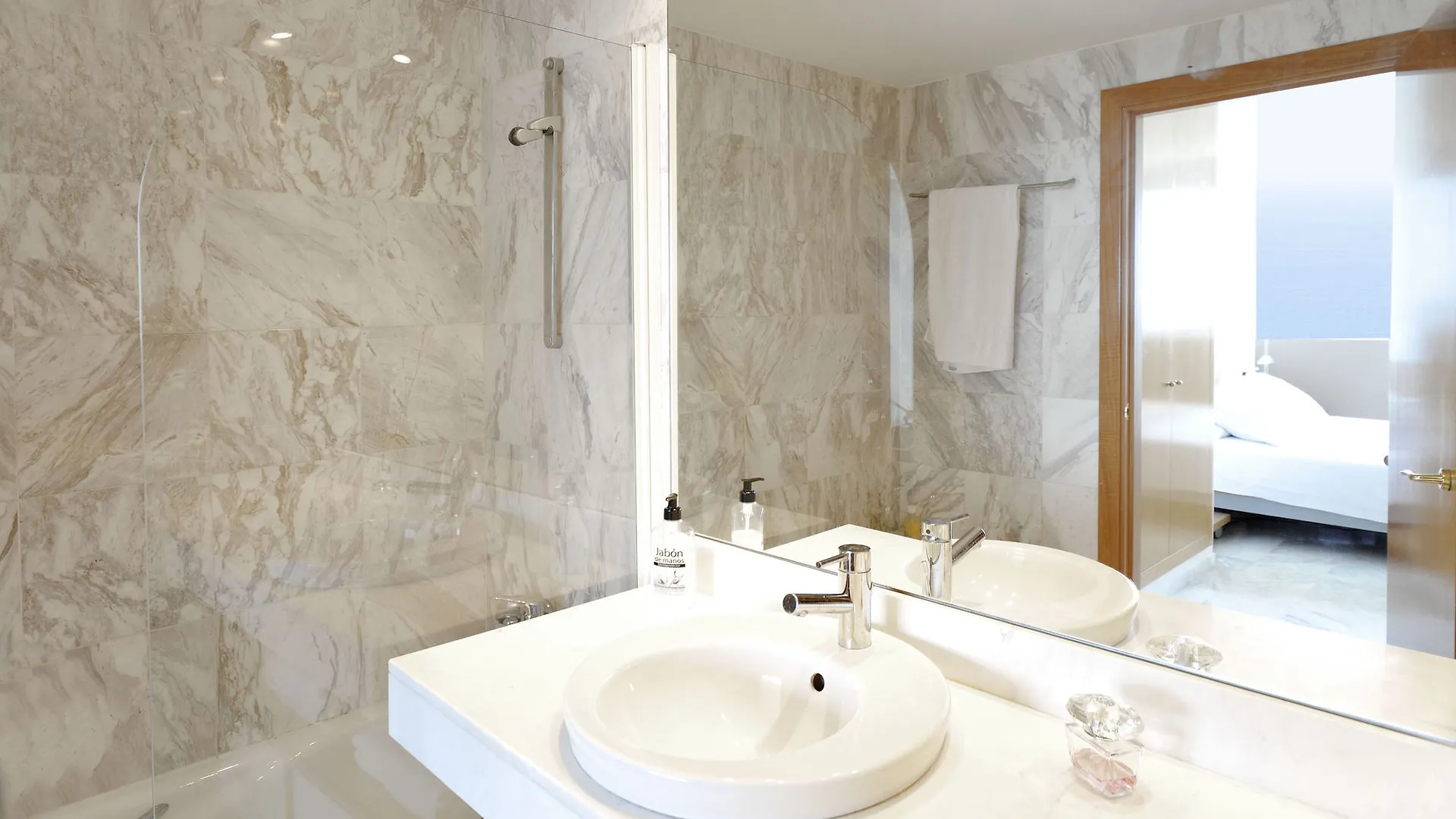 You Stylish Beach Apartments Barcelona Španělsko